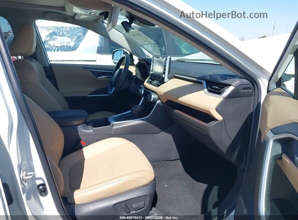 4T3D6RFV2NU078872 2022 TOYOTA LIMITED White Front interior view