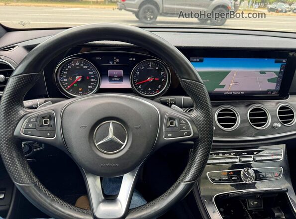 WDDZF4KB5HA072058 2017 MERCEDES-BENZ E Серый Вид панели приборов