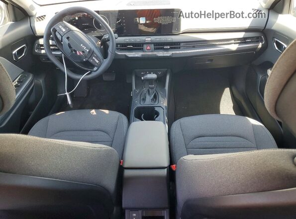 3KPFU4DE4SE230257 2025 KIA K4 White Вид щитка приладів