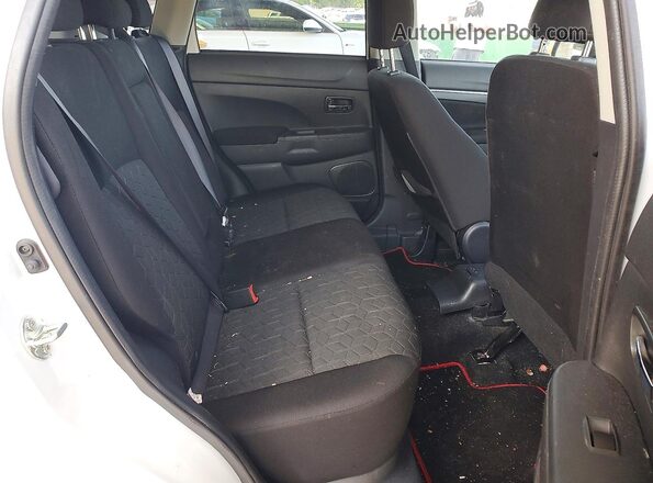 JA4ARUAU2RU020544 2024 MITSUBISHI OUTLANDER White Widok komory silnika