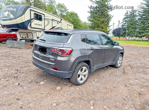3C4NJCBB0JT502224 2018 JEEP COMPASS Серый Вид спереди
