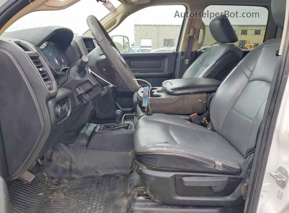 3C6UR5HJ6KG551475 2019 RAM 2500 Белый Вид панели приборов