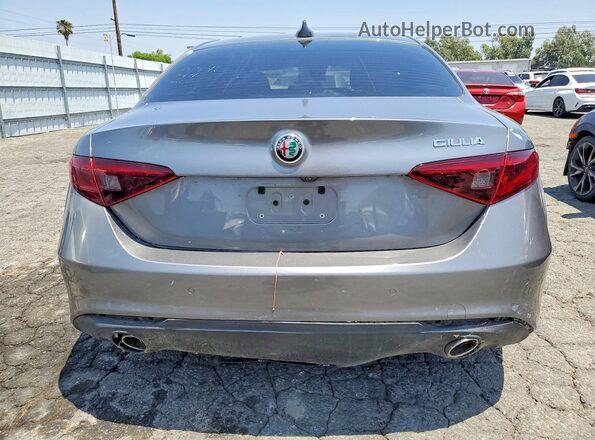 ZARFAECN8J7567048 2018 ALFA ROMEO GIULIA Gray Widok wnętrza z przodu