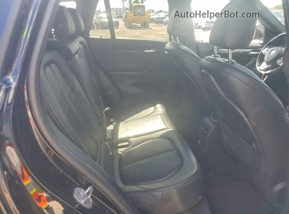 WBXHT3C35J5L30404 2018 BMW X1 Black Widok komory silnika