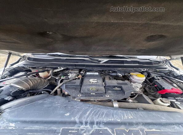 3C63RRRL8NG208142 2022 RAM 3500 White Vista del salpicadero