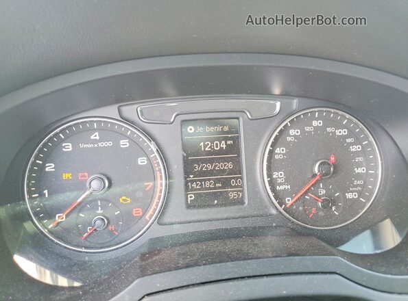 WA1BFCFS9GR017395 2016 AUDI Q3 Silver Widok tylnych siedzeń
