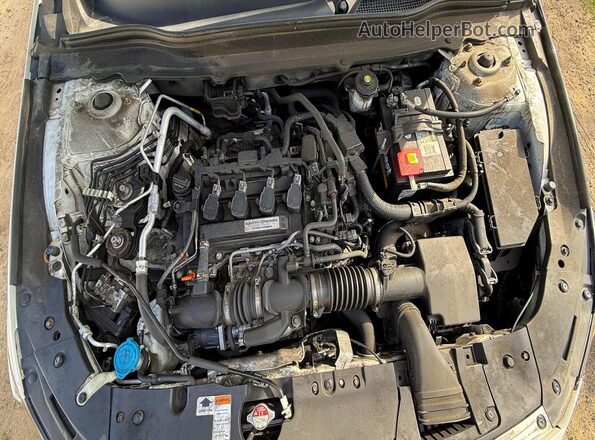1HGCV1F32JA095311 2018 HONDA ACCORD White Вид салону спереду