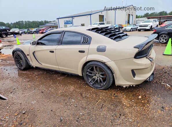 2C3CDXGJ5JH228599 2018 DODGE CHARGER Желто-коричневый Задняя правая четверть