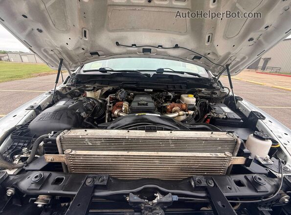 3C6UR5DL8HG620599 2017 RAM 2500 Белый Вид панели приборов