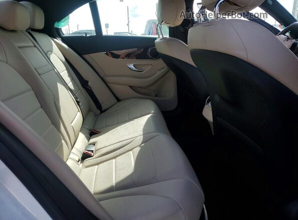55SWF4HB6JU237180 2018 MERCEDES-BENZ C White Vista de los asientos traseros