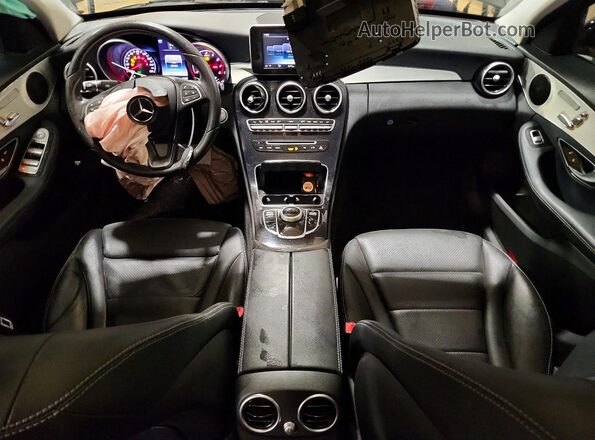 55SWF4KB7HU227583 2017 MERCEDES-BENZ C Black Widok deski rozdzielczej