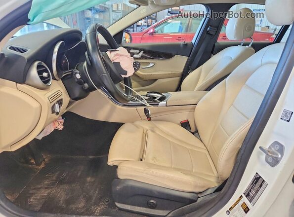55SWF4KB8GU157980 2016 MERCEDES-BENZ C White Вид салону спереду