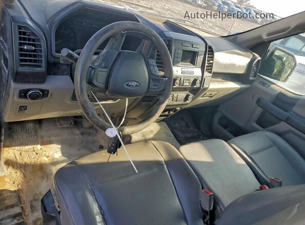 1FTMF1CB0JKE49607 2018 FORD F150 White Widok zestawu wskaźników