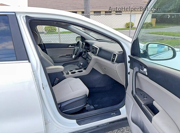 KNDPMCAC9L7699024 2020 KIA SPORTAGE White უკანა ხედი