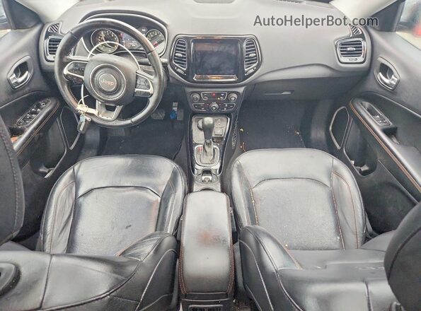 3C4NJDCBXJT146093 2018 JEEP COMPASS Красный Вид щитка приборов