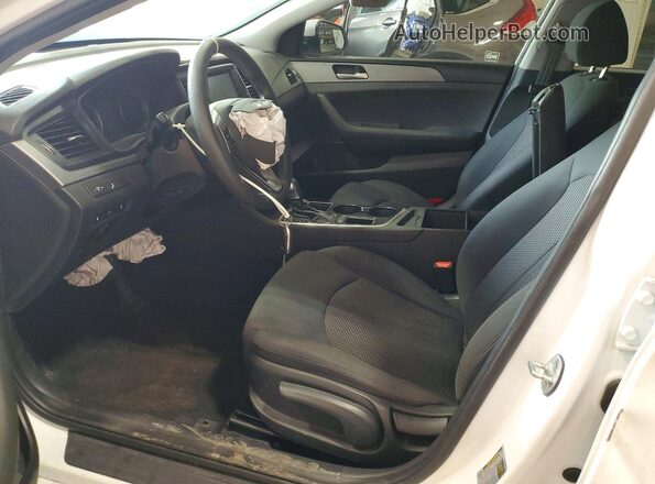 5NPE24AF4JH652263 2018 HYUNDAI SONATA Белый Вид панели приборов