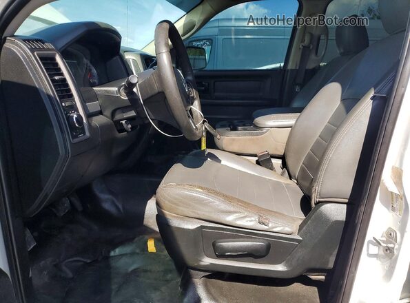 3C7WR5HJ0JG333888 2018 RAM 2500 Белый Вид панели приборов