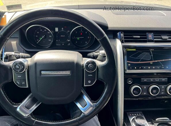 SALRRBBK0HA038494 2017 LAND ROVER DISCOVERY Gray Widok deski rozdzielczej