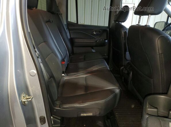 5FPYK3F7XHB006086 2017 HONDA RIDGELINE Gray Rear interior view