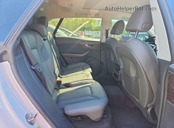 WA1AVAF14KD010533 2019 AUDI Q8 Белый Вид задней части салона