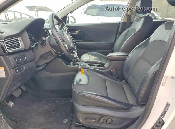 KNDCC3LC4H5063659 2017 KIA NIRO Белый Вид панели приборов