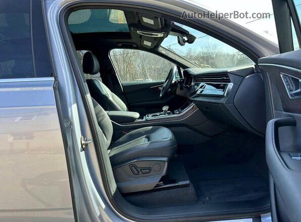 WA1LXAF75MD010227 2021 AUDI Q7 Серебряный Вид панели приборов