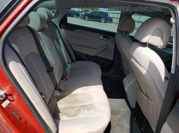 5NPE24AF7HH515330 2017 HYUNDAI SONATA Красный Вид задней части салона
