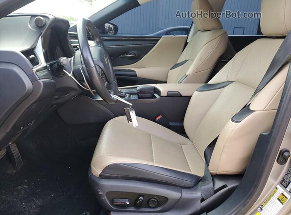 58ACZ1B15LU076331 2020 LEXUS ES Gold Widok wnętrza z przodu
