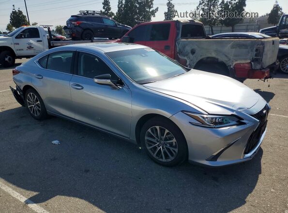 58ACZ1B16RU163390 2024 LEXUS ES Серебряный Передняя правая четверть