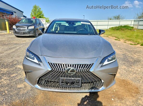 58AD11D18MU007627 2021 LEXUS ES Серебряный Вид спереди