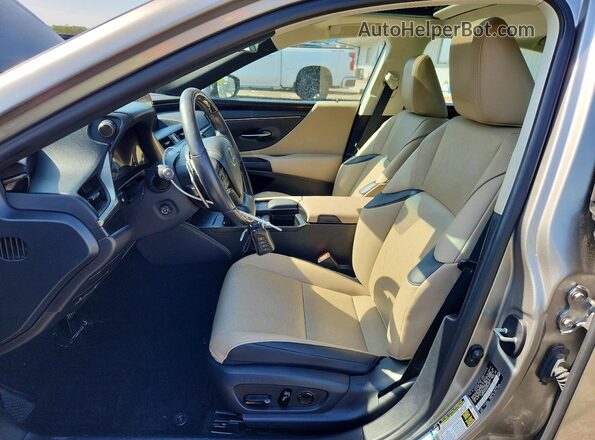 58AD11D18MU007627 2021 LEXUS ES Серебряный Вид салона спереди