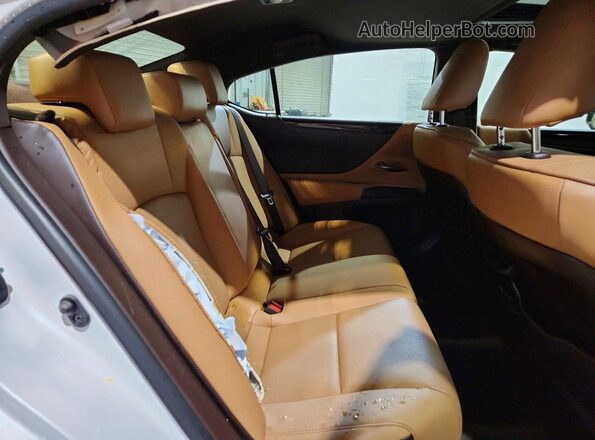 58ADZ1B18MU092139 2021 LEXUS ES Белый Вид задних сидений