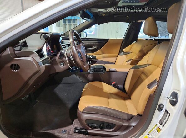 58ADZ1B18MU092139 2021 LEXUS ES Белый Вид салона спереди