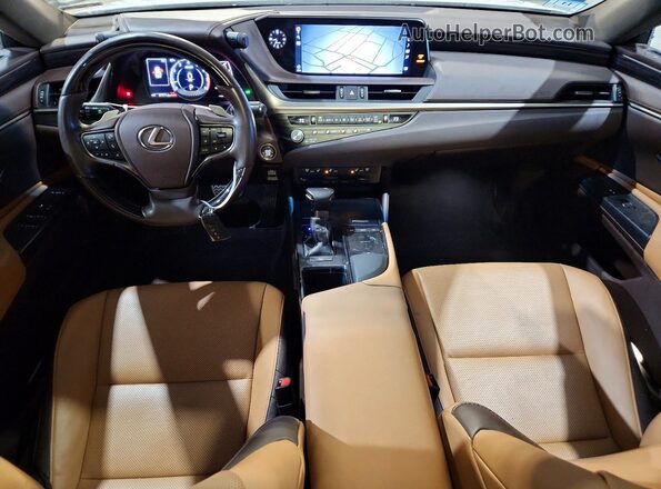 58ADZ1B18MU092139 2021 LEXUS ES Белый Вид панели приборов