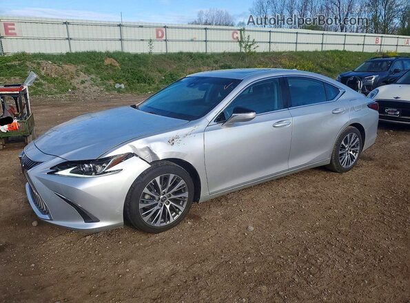 58ADZ1B19LU063277 2020 LEXUS ES Silver Vista tres cuartos delantera izquierda