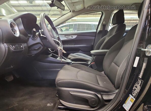 3KPF24AD1PE538382 2023 KIA FORTE Черный Вид салона спереди