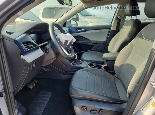 3VVSX7B26RM028814 2024 VOLKSWAGEN TAOS Серебряный Вид панели приборов