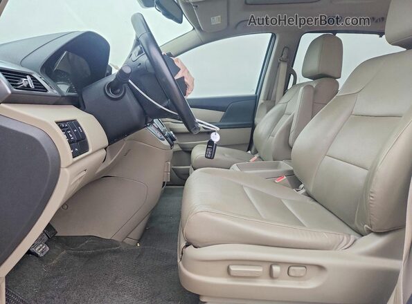 5FNRL5H90HB007977 2017 HONDA ODYSSEY Белый Вид салона спереди