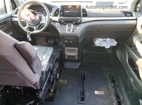 5FNRL6H58JB084220 2018 HONDA ODYSSEY Серебряный Вид панели приборов