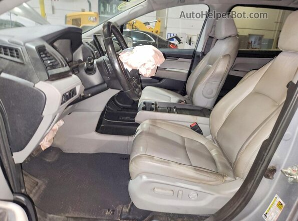 5FNRL6H75JB039043 2018 HONDA ODYSSEY Silver Вид салону спереду