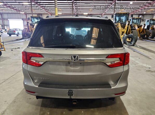 5FNRL6H75JB039043 2018 HONDA ODYSSEY Silver Вид ззаду