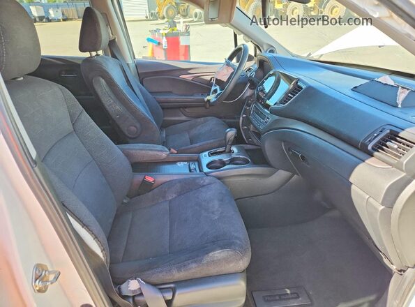 5FNYF5H39KB025559 2019 HONDA PILOT White Front interior view