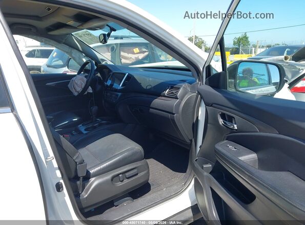 5FNYF6H55JB029680 2018 HONDA PILOT Белый Вид салона спереди