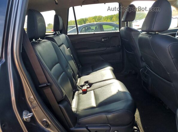 5FNYF6H55KB099830 2019 HONDA PILOT Gray Rear interior view