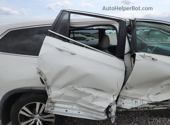 5FNYF6H67JB033139 2018 HONDA PILOT White Rear interior view