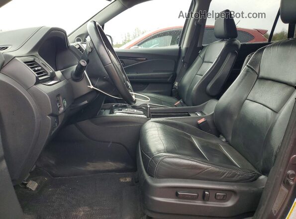5FNYF6H97JB017632 2018 HONDA PILOT Белый Вид салона спереди