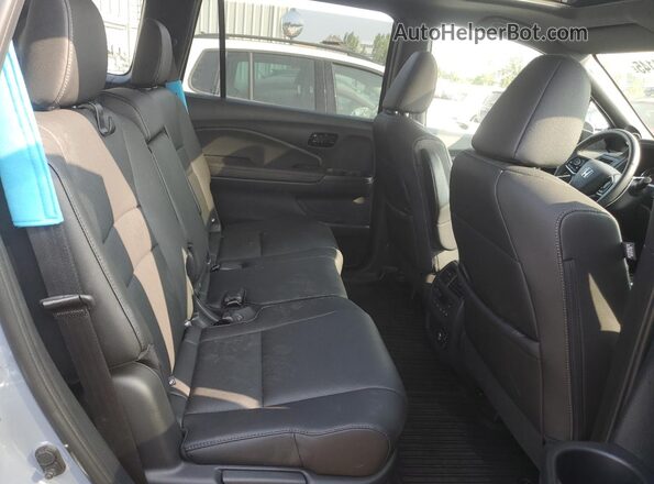 5FNYF8H95PB501125 2023 HONDA PASSPORT Blue Vista interior trasera
