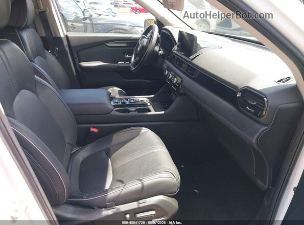 5FNYG1H85PB033408 2023 HONDA PILOT Белый Вид салона спереди