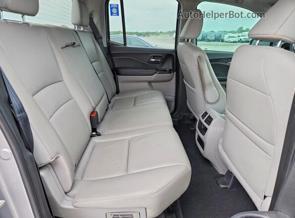 5FPYK2F64JB002946 2018 HONDA RIDGELINE Серебряный Вид задних сидений
