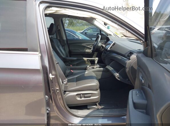 5FPYK3F63HB005708 2017 HONDA RIDGELINE Gray Вид салону спереду